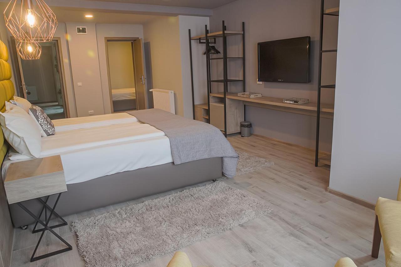 Hotel Corvin House Hunedoara Zewnętrze zdjęcie