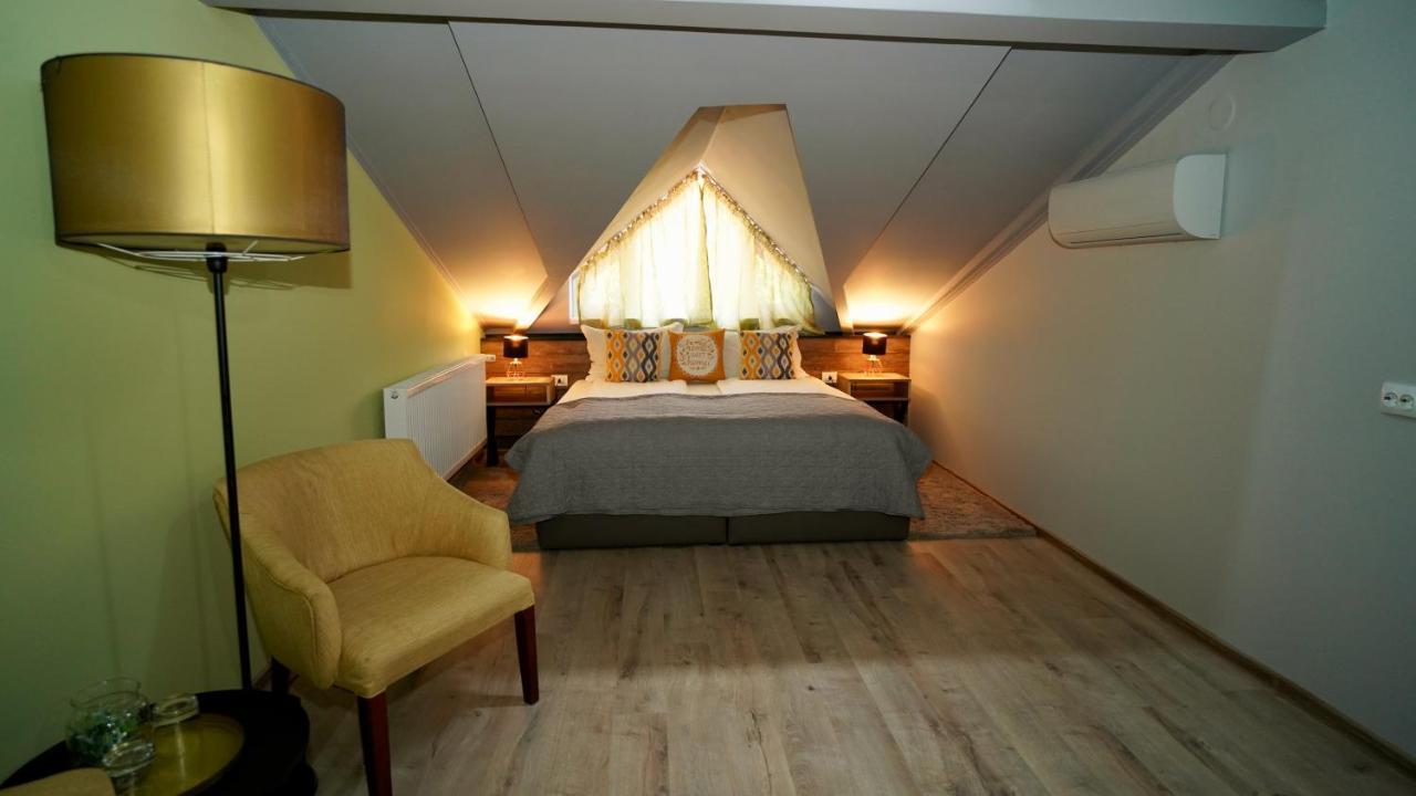 Hotel Corvin House Hunedoara Zewnętrze zdjęcie