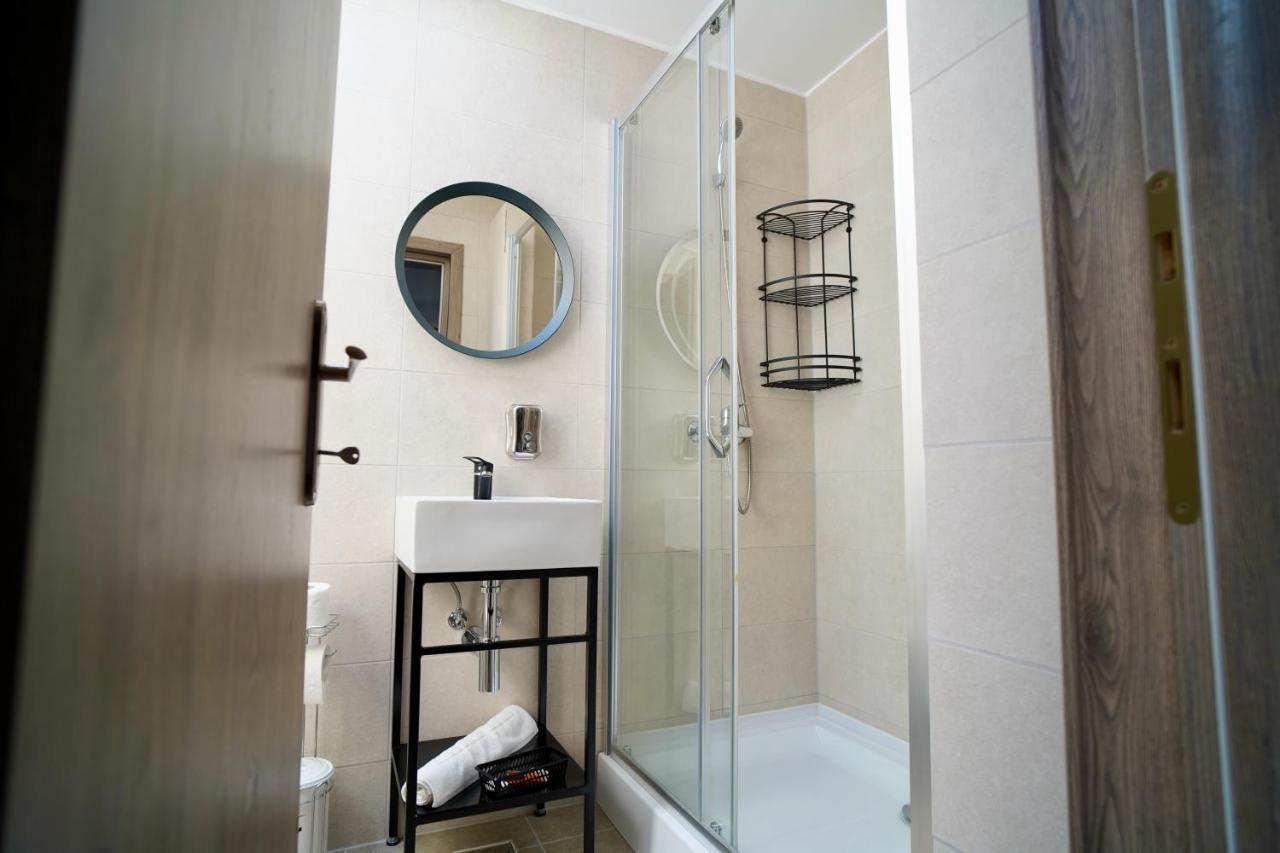 Hotel Corvin House Hunedoara Zewnętrze zdjęcie
